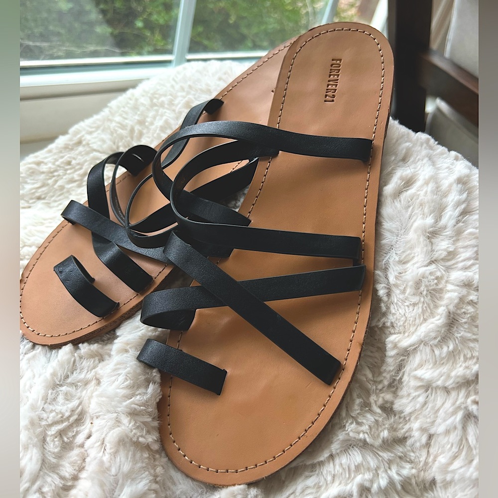Forever 21 women’s 8 Strappy black tan nude flat flip flop sandal shoes comfy